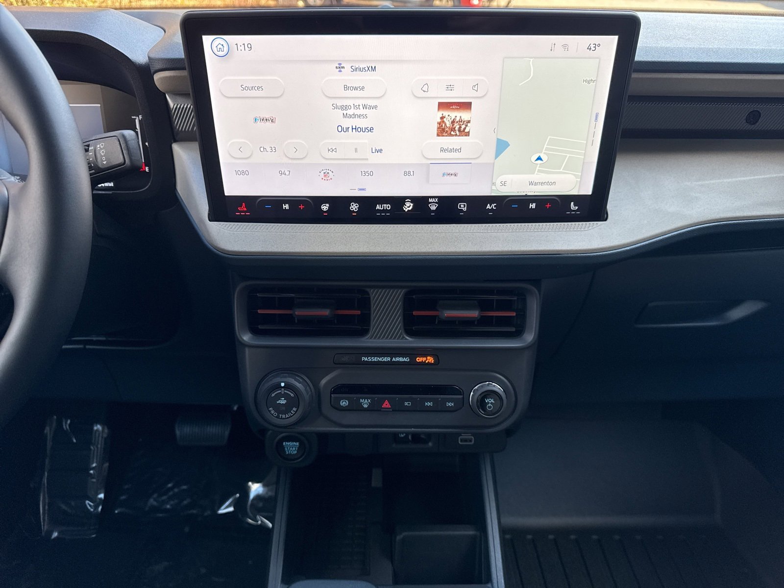 Certified 2025 Ford Maverick Lariat w/ 4K Tow Package image 32