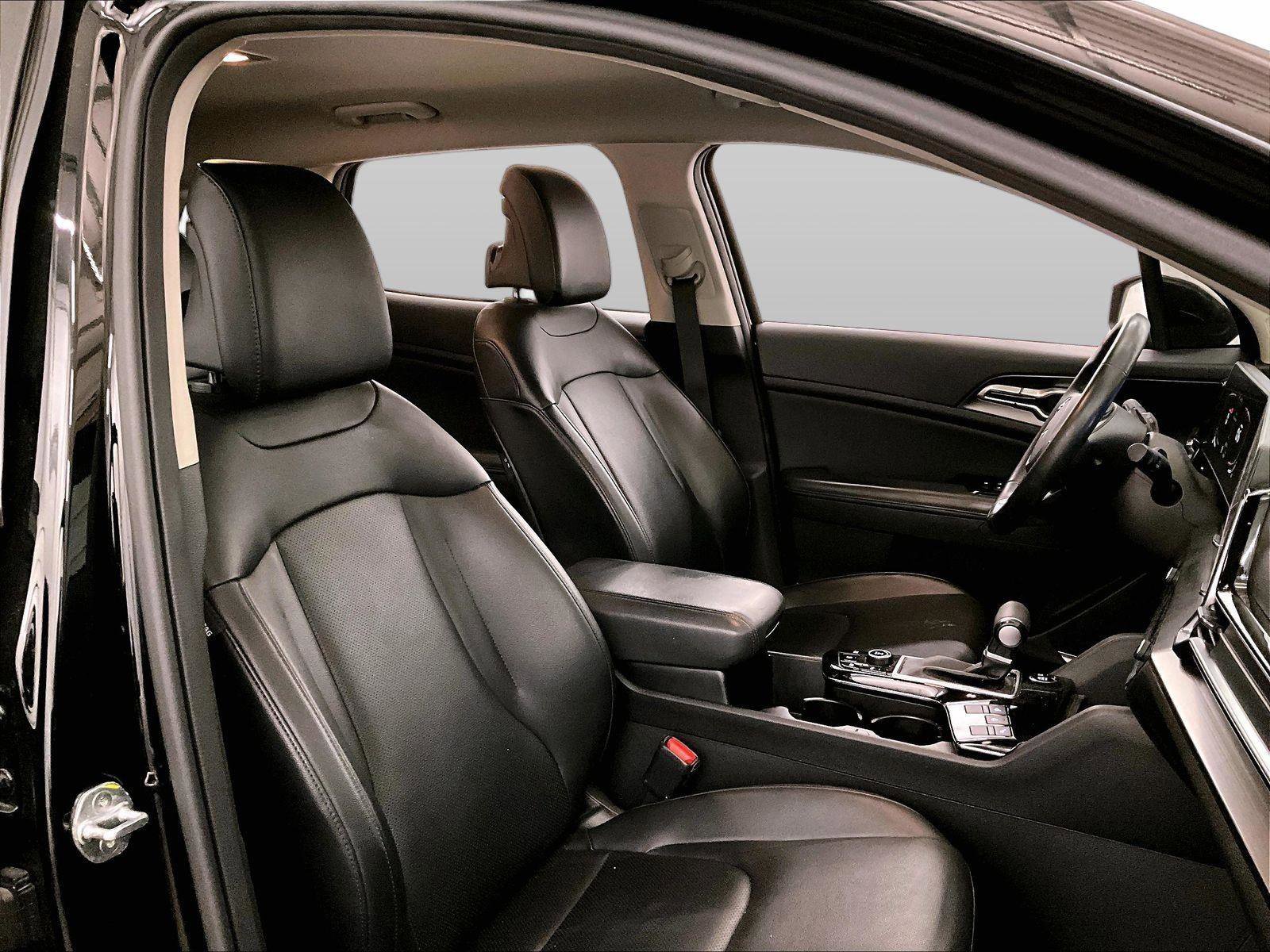 Used 2023 Kia Sportage EX image 7