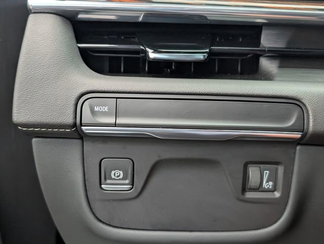 Used 2024 Cadillac Escalade Premium Luxury image 25