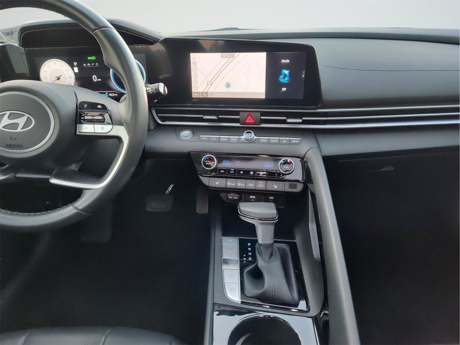 Used 2024 Hyundai Elantra Limited FWD image 11