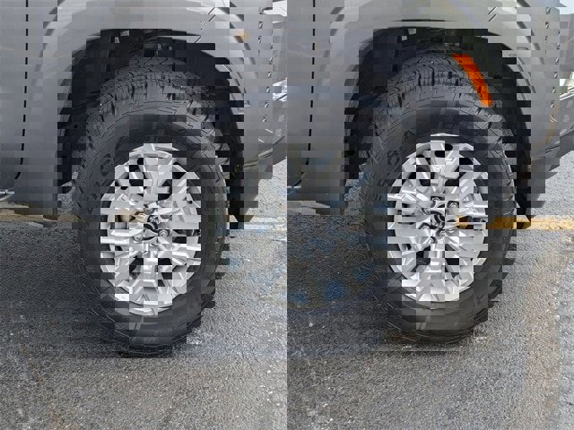 Used 2024 Nissan Frontier SV w/ SV Convenience Package image 9