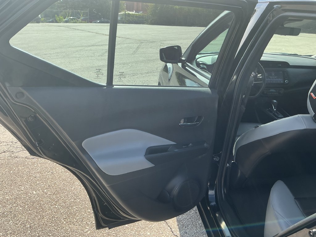 Used 2023 Nissan Kicks SR w/ SR Premium Package FWD image 13