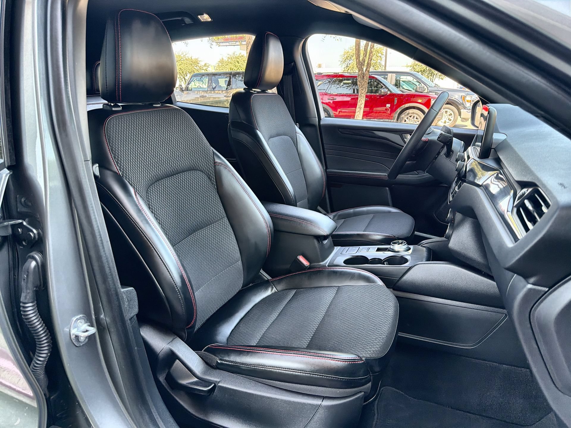 Certified 2025 Ford Escape ST-Line FWD image 23