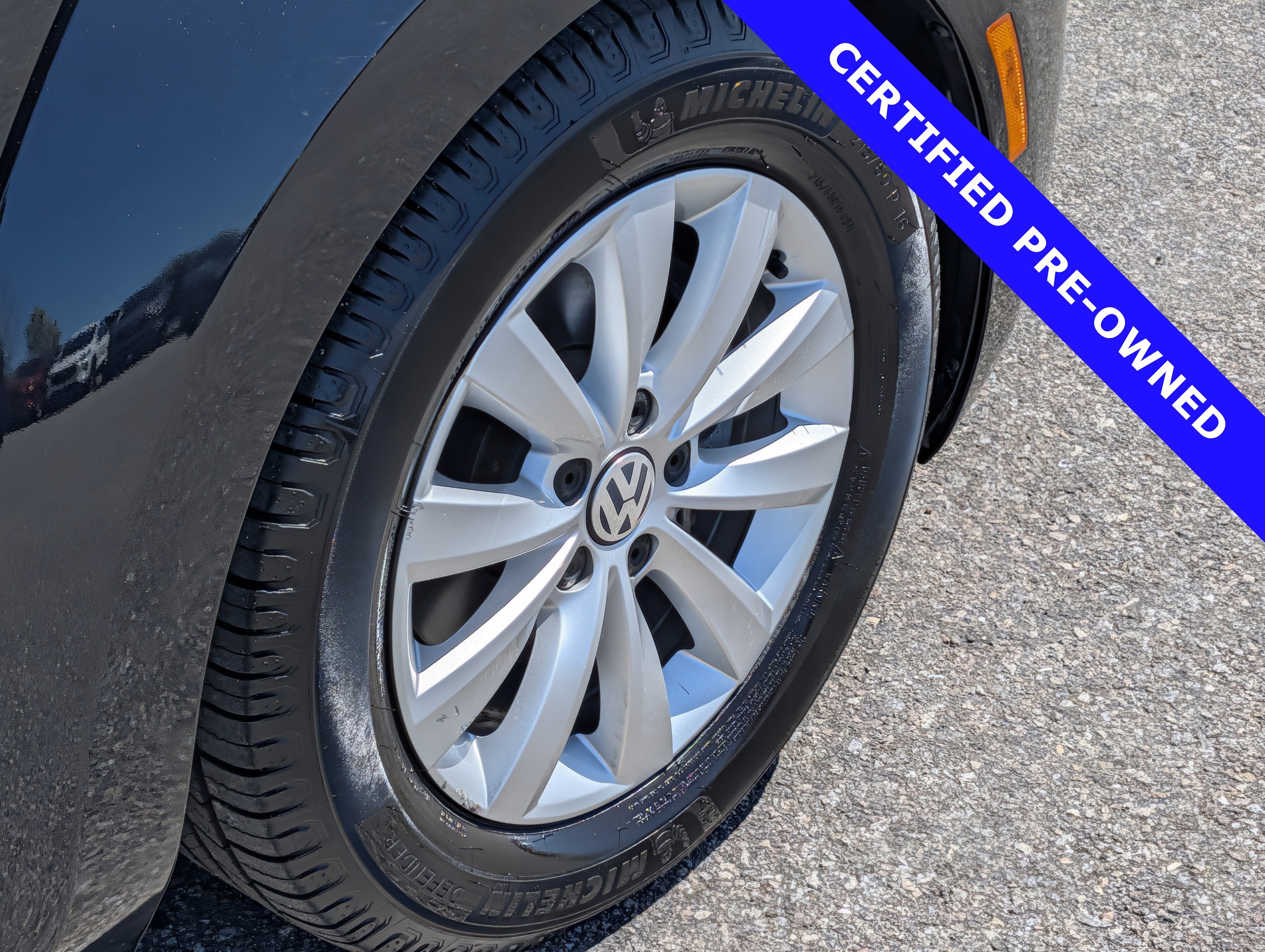 Used 2018 Volkswagen Beetle 2.0T S image 12