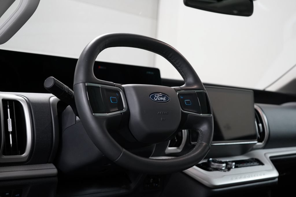 Certified 2025 Ford Expedition Active AWD/4WD image 13