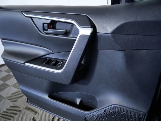 Used 2019 Toyota RAV4 LE AWD/4WD image 26