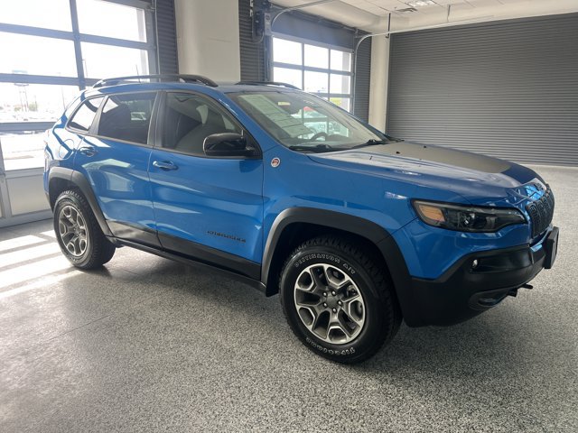 Used 2022 Jeep Cherokee Trailhawk w/ Comfort/Convenience Group AWD/4WD image 3