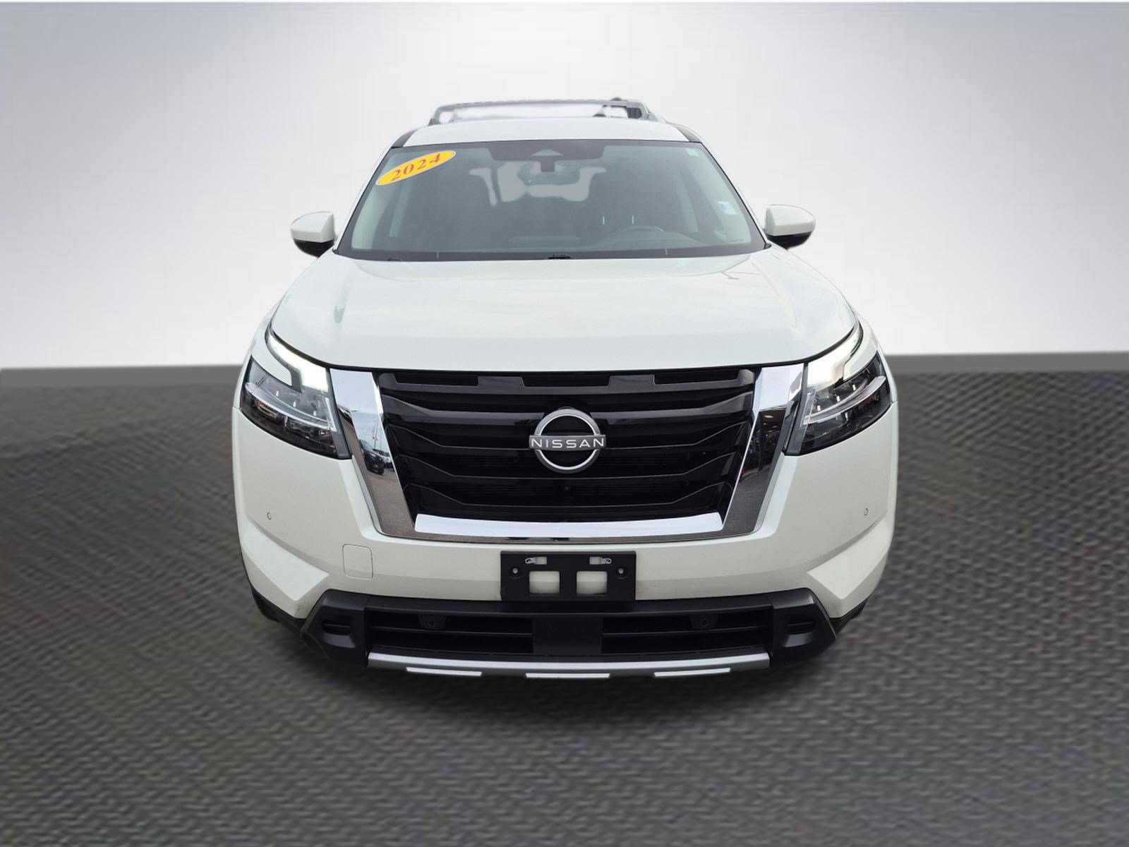 Used 2024 Nissan Pathfinder SL AWD/4WD image 3