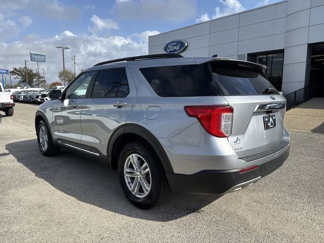 Certified 2022 Ford Explorer XLT w/ Equipment Group 202A image 27