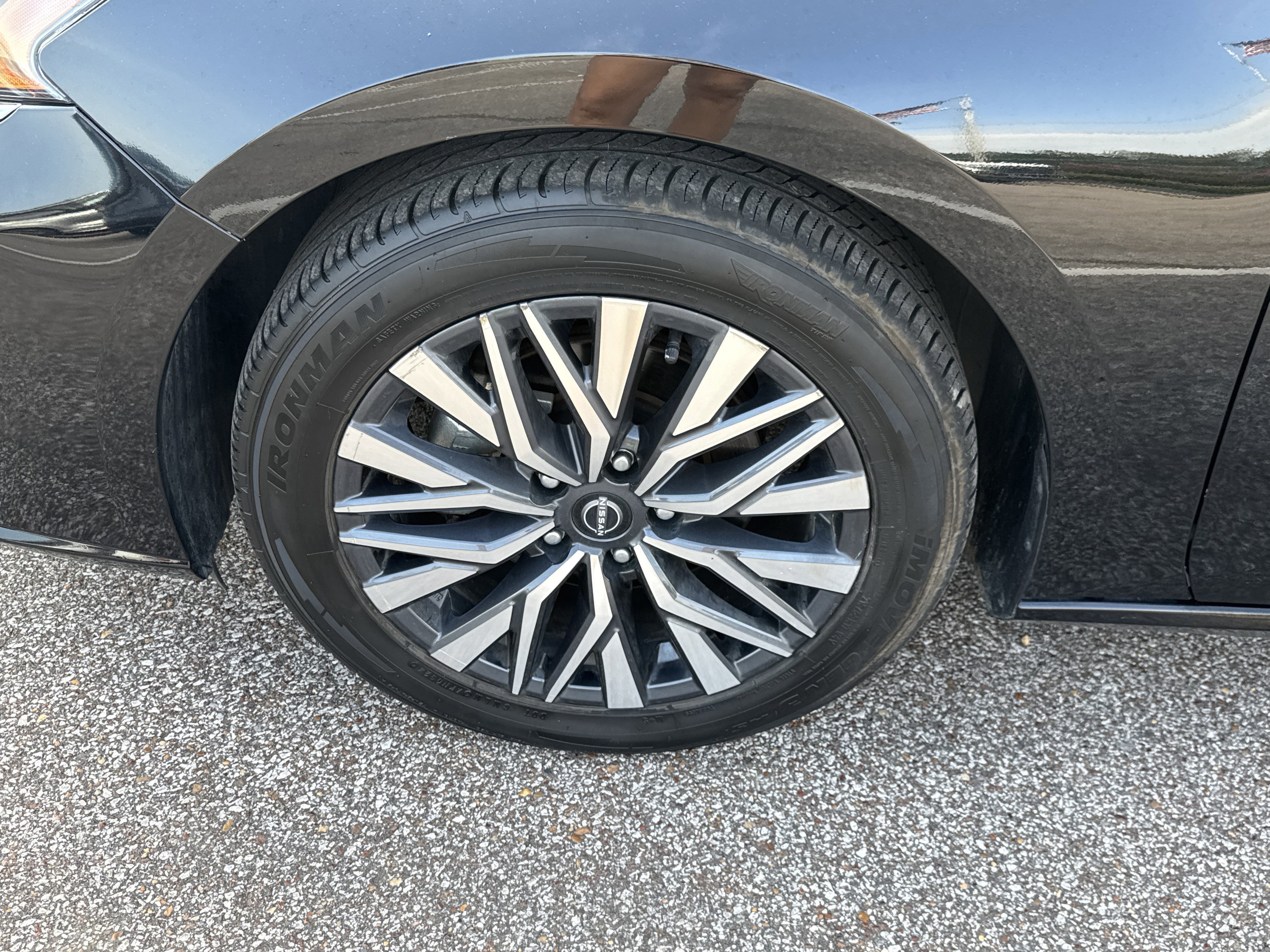 Used 2024 Nissan Altima 2.5 SV image 9