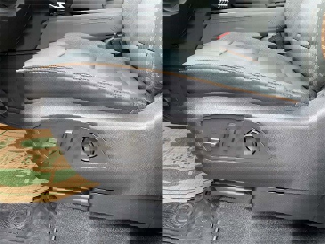 Used 2024 GMC Acadia AT4 w/ Luxury Package image 21