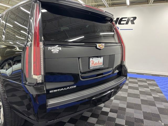 Used 2020 Cadillac Escalade Luxury w/ Escalade Sport Edition AWD/4WD image 8