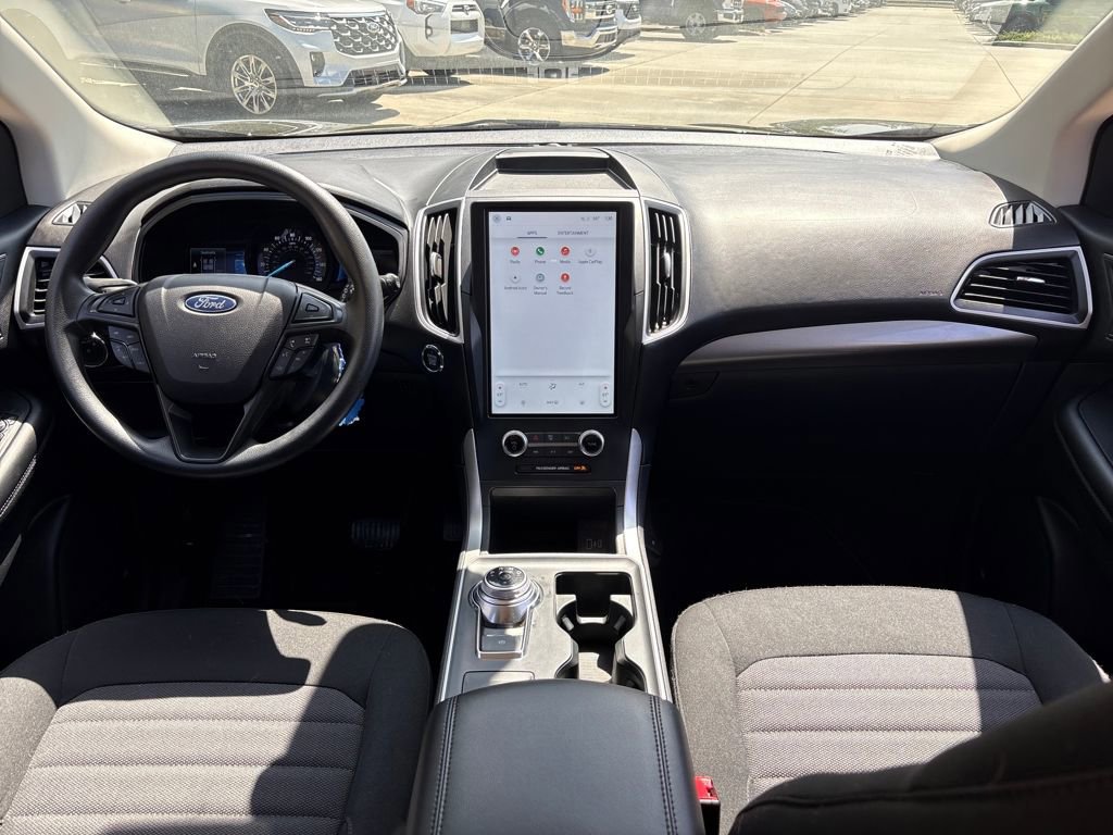 Certified 2024 Ford Edge SE w/ Black Appearance Package image 11
