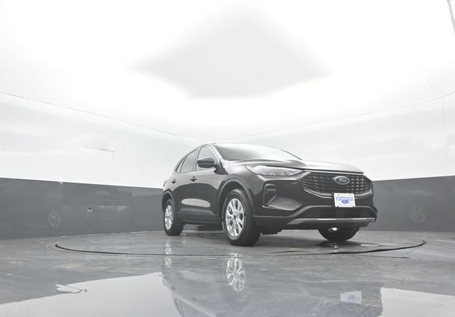 Certified 2023 Ford Escape Active AWD/4WD image 35