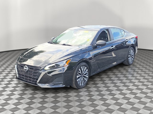Used 2025 Nissan Altima 2.5 SV FWD image 3