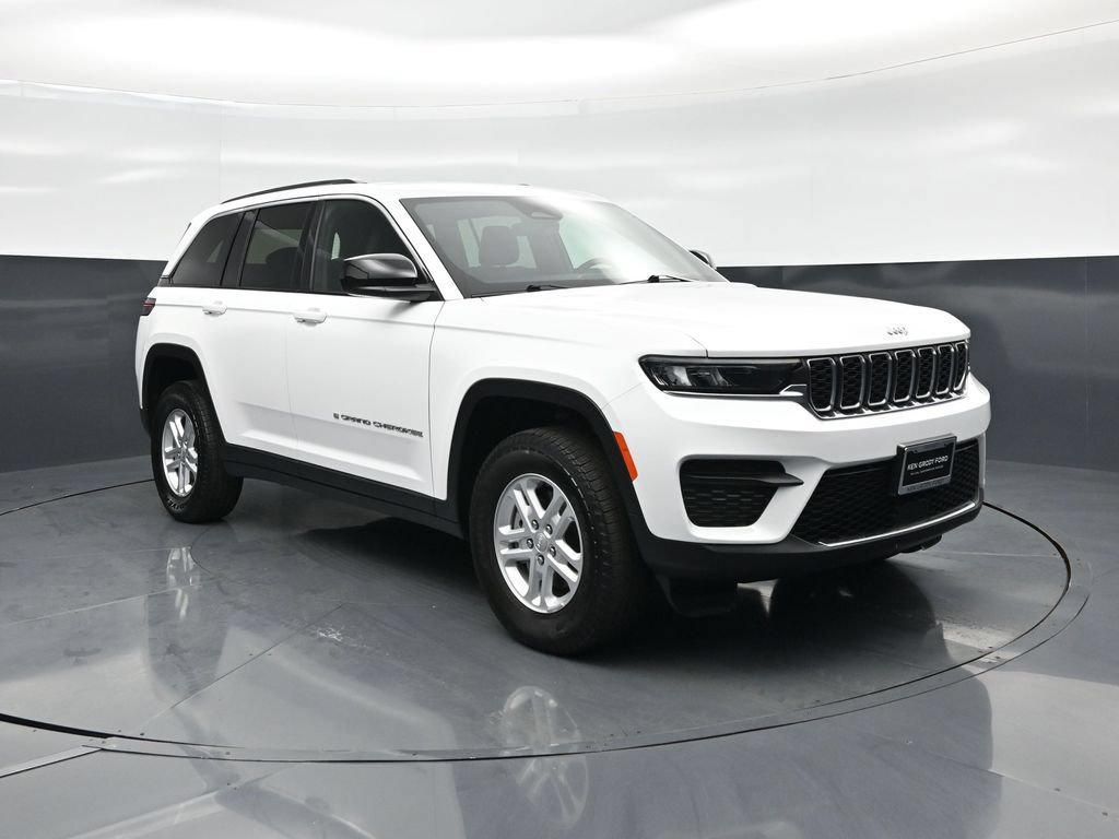 Used 2025 Jeep Grand Cherokee Laredo w/ Luxury Tech Group I AWD/4WD image 51