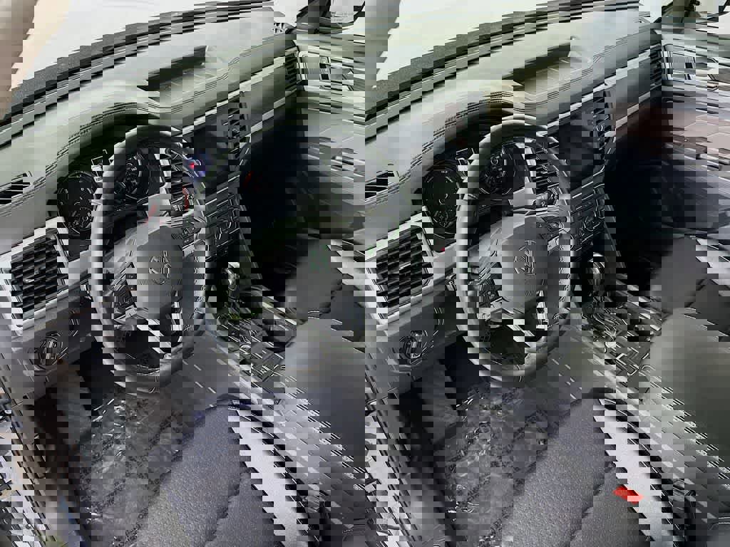 Used 2021 Volkswagen Atlas SE w/ Panoramic Sunroof Package image 9