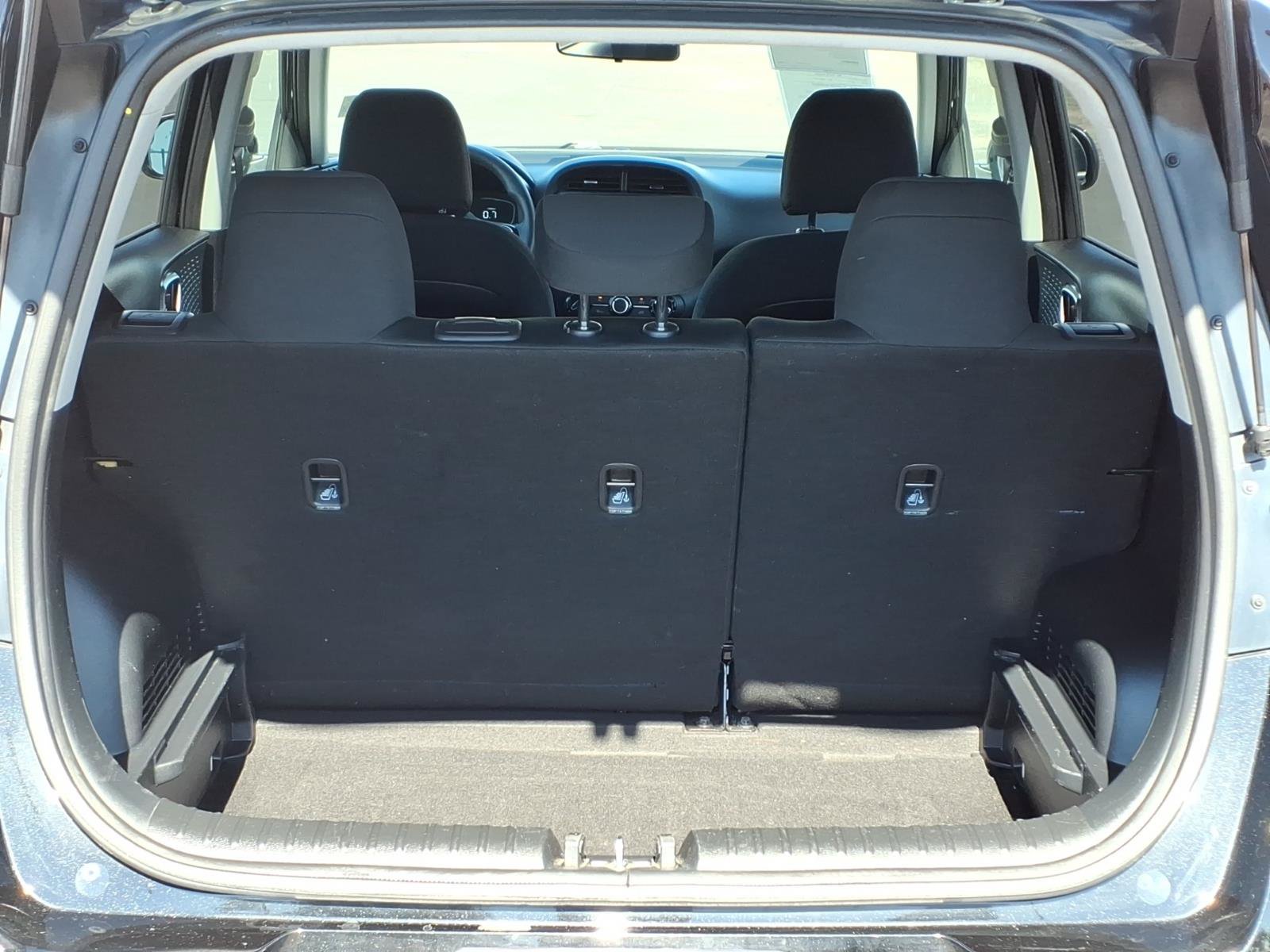 Used 2025 Kia Soul LX w/ LX Technology Package FWD image 16