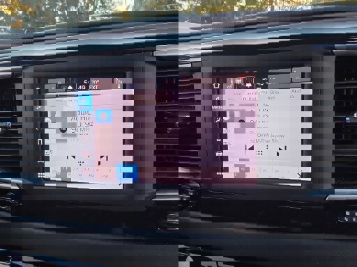 Used 2023 Chrysler Voyager LX image 12