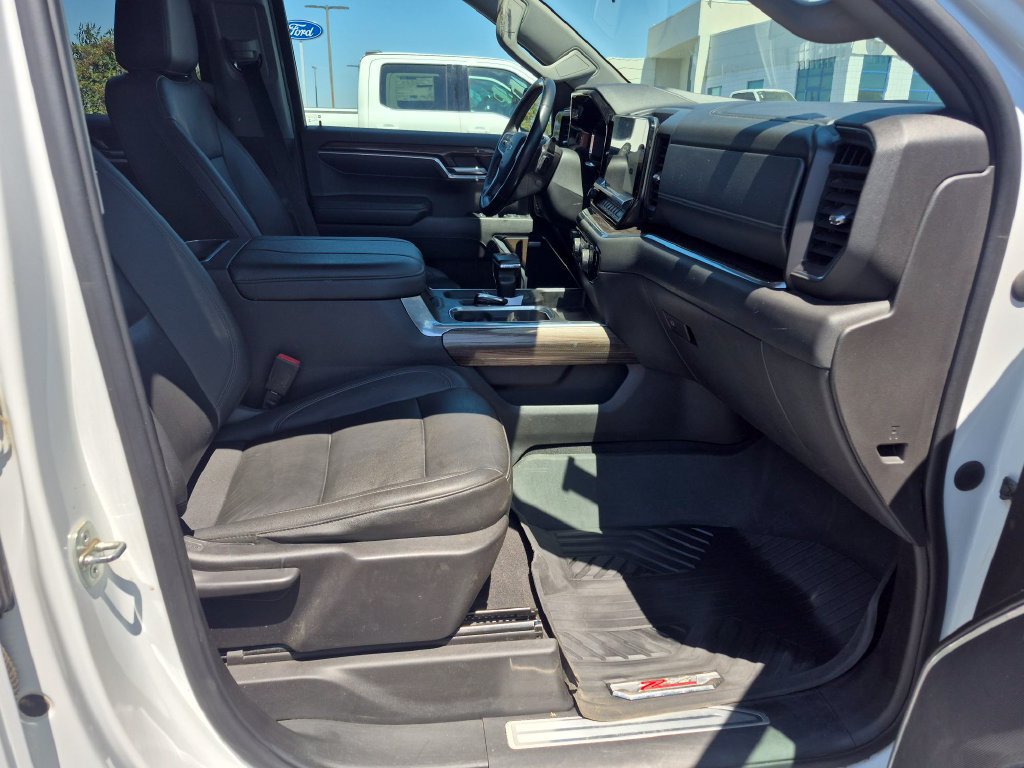Used 2023 Chevrolet Silverado 1500 LT Trail Boss w/ Convenience Package II AWD/4WD image 16
