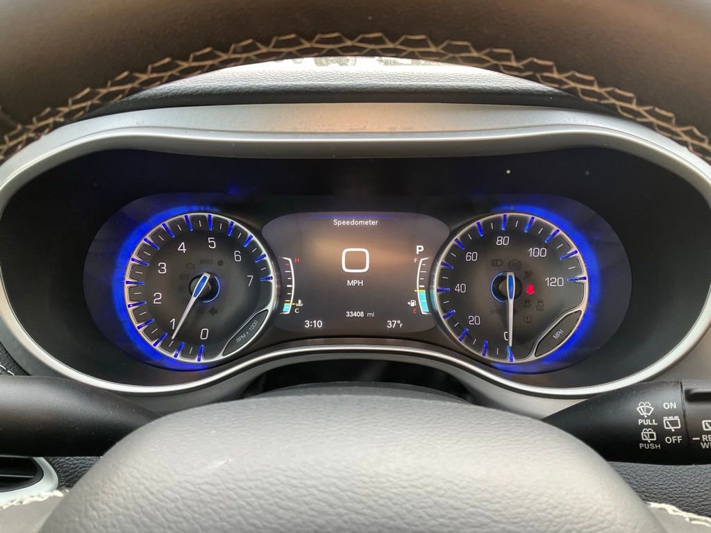 Used 2024 Chrysler Pacifica Touring-L w/ S Appearance Package image 16