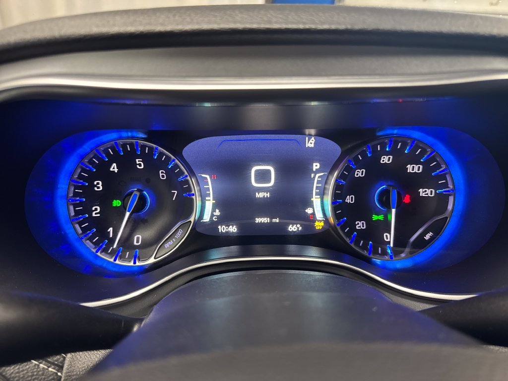 Used 2026 Chrysler Pacifica Limited FWD image 18