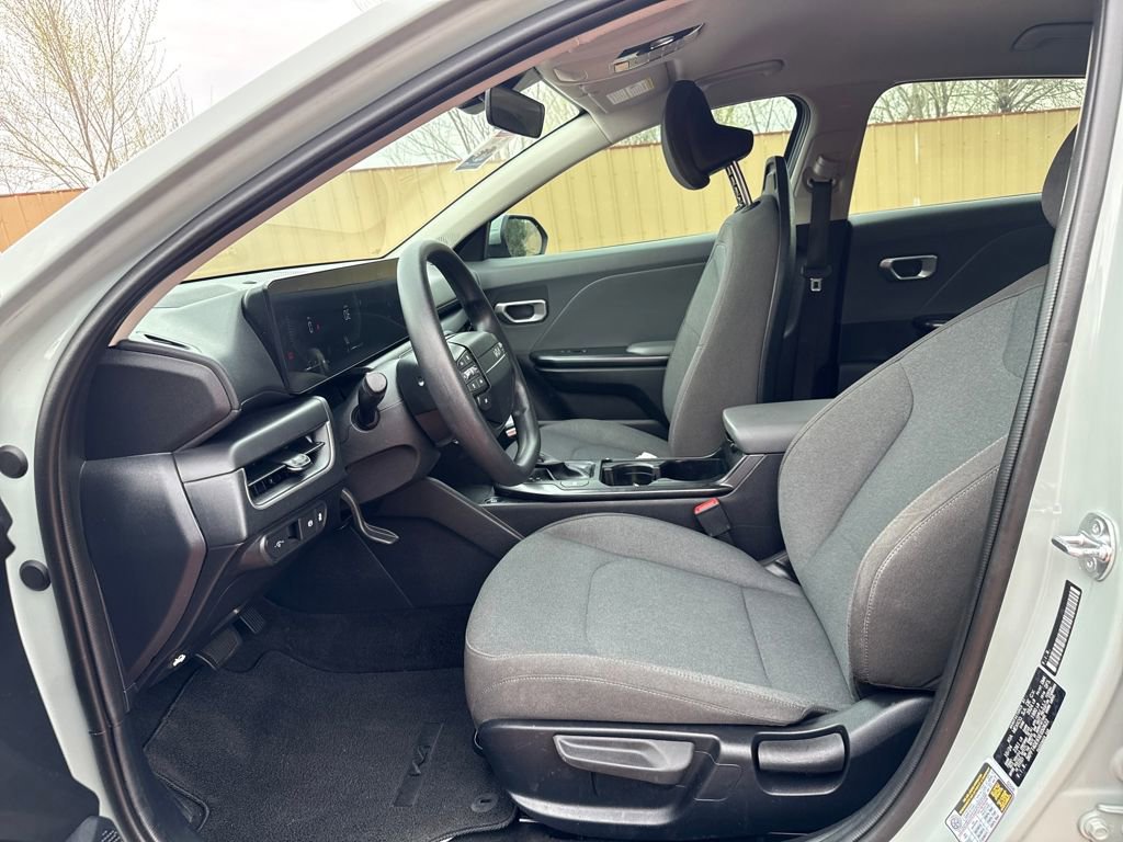Used 2025 Kia K4 LXS image 7
