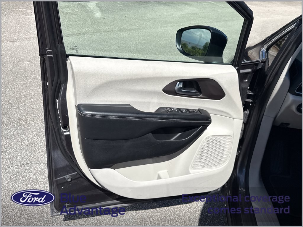 Used 2021 Chrysler Voyager Lxi FWD image 12