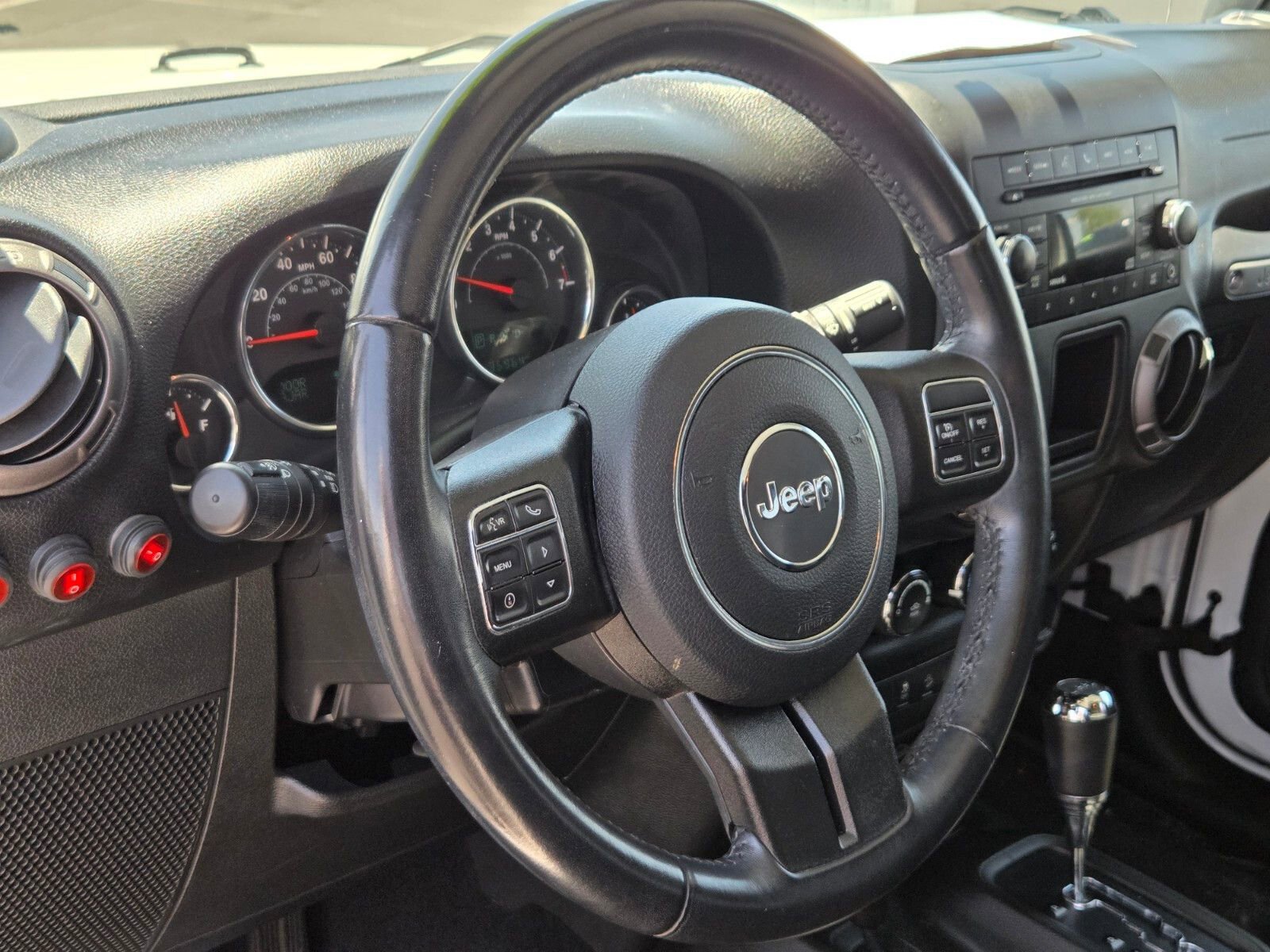 Used 2018 Jeep Wrangler Sport w/ Connectivity Group AWD/4WD image 18