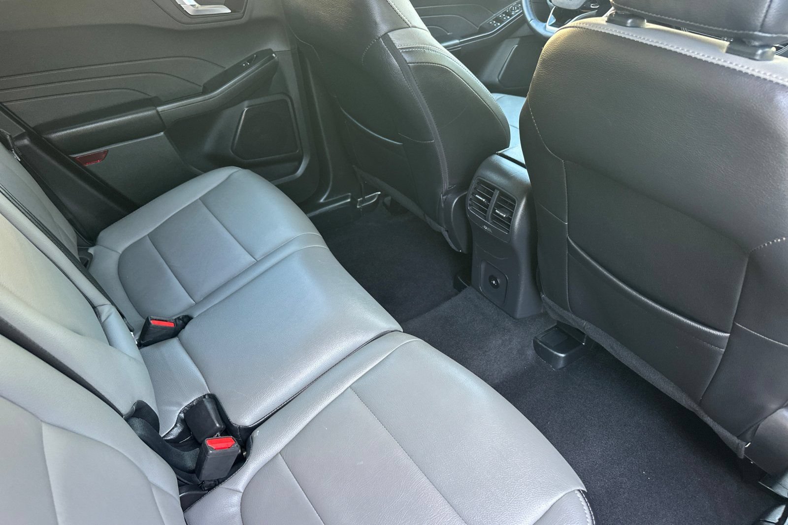 Certified 2025 Ford Escape SE FWD image 18