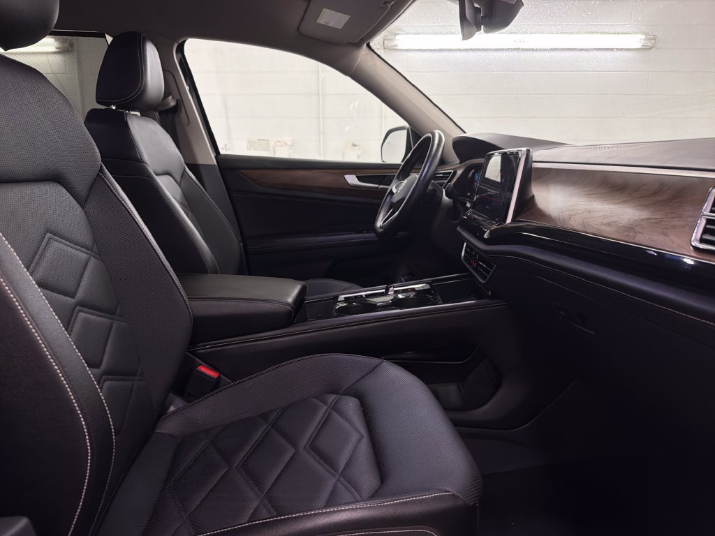 Used 2025 Volkswagen Atlas SE FWD image 26