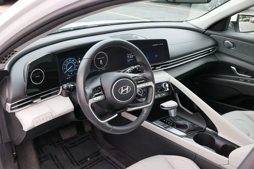 Used 2024 Hyundai Elantra Limited FWD image 31