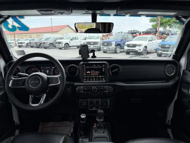 Used 2023 Jeep Gladiator Overland AWD/4WD image 14