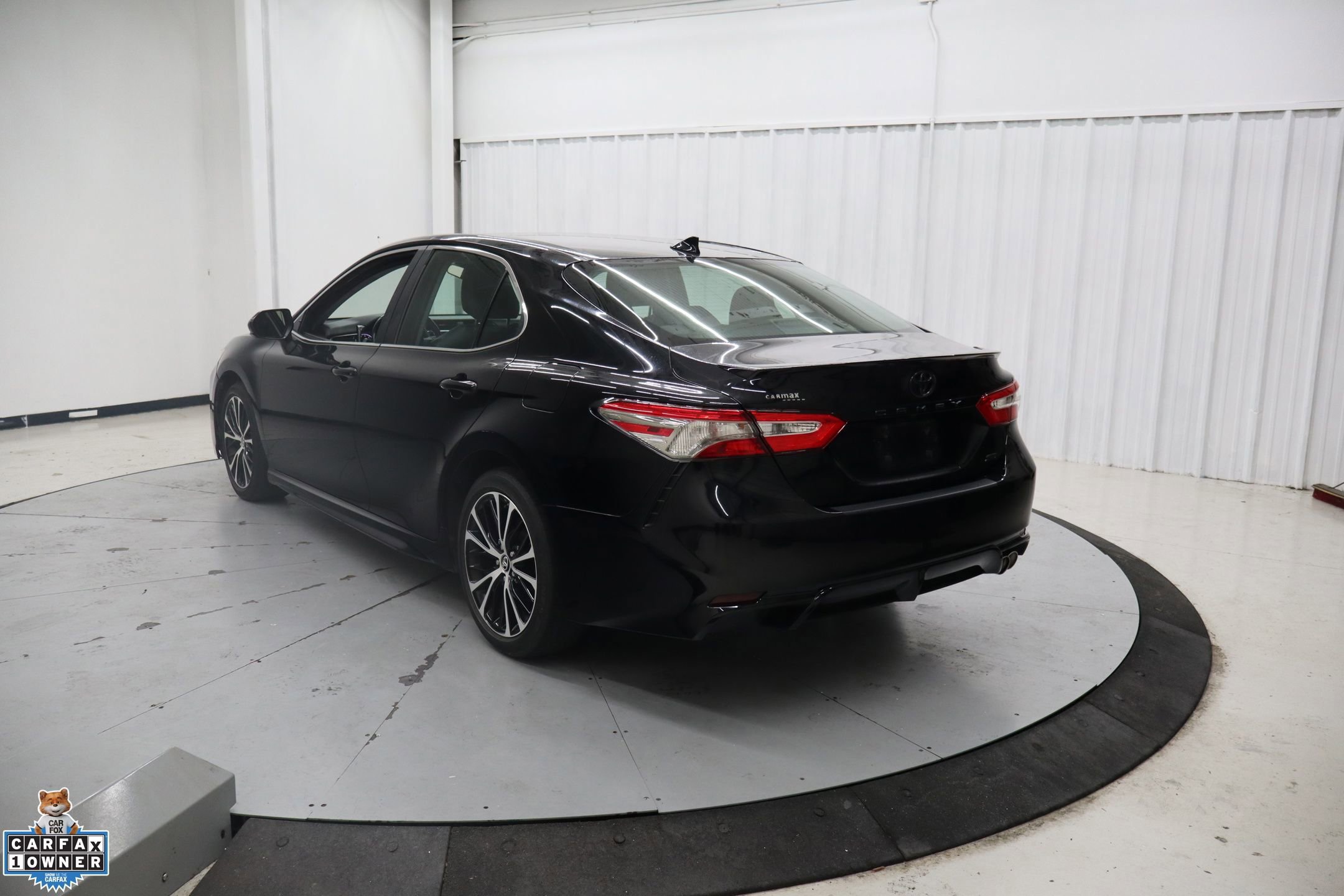 Used 2019 Toyota Camry SE image 3