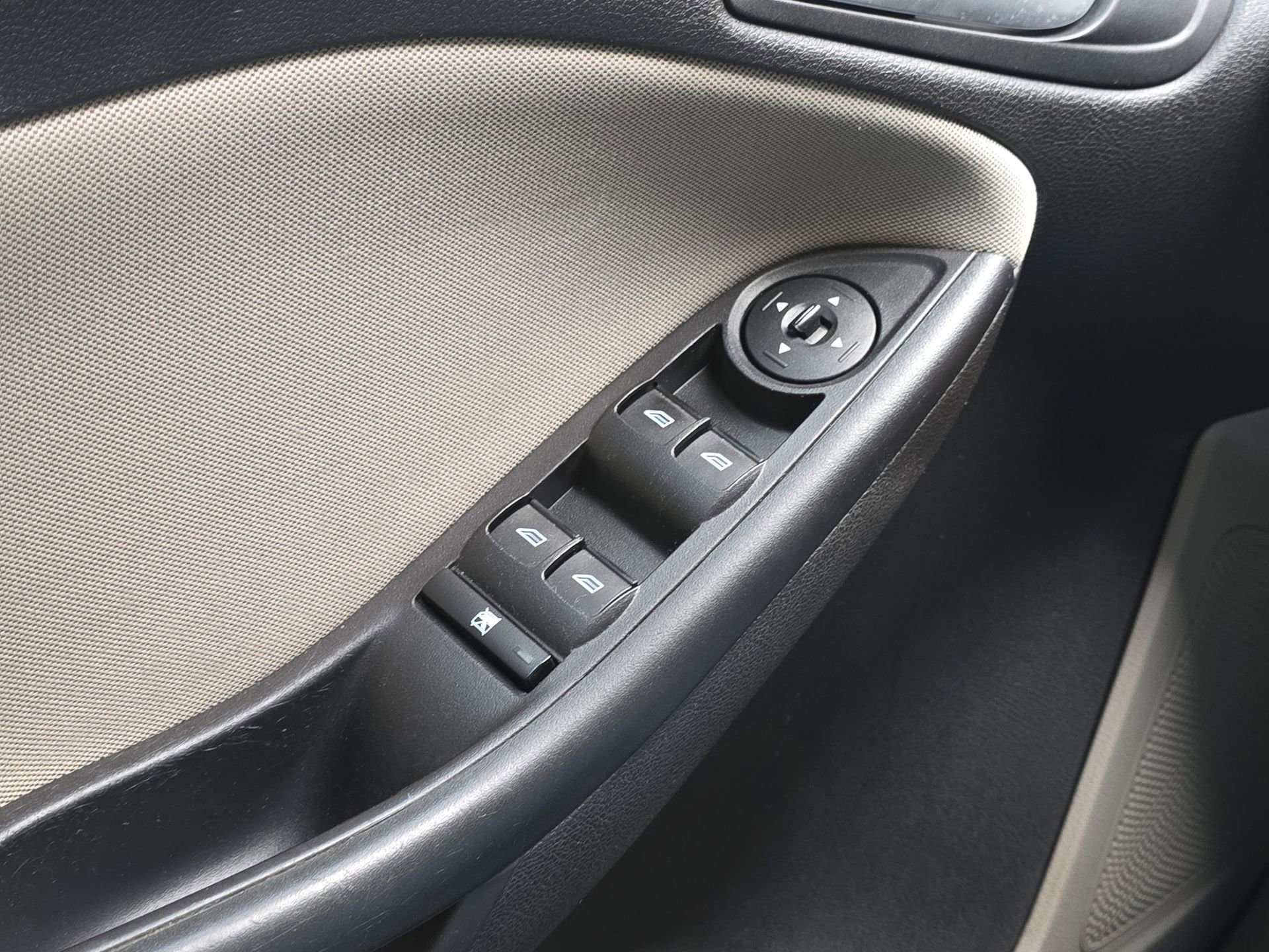 Certified 2017 Ford Focus SE FWD image 12