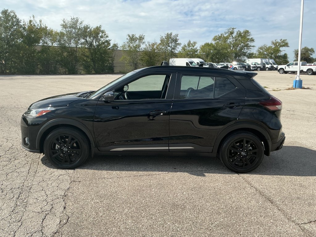 Used 2023 Nissan Kicks SR w/ SR Premium Package FWD image 2