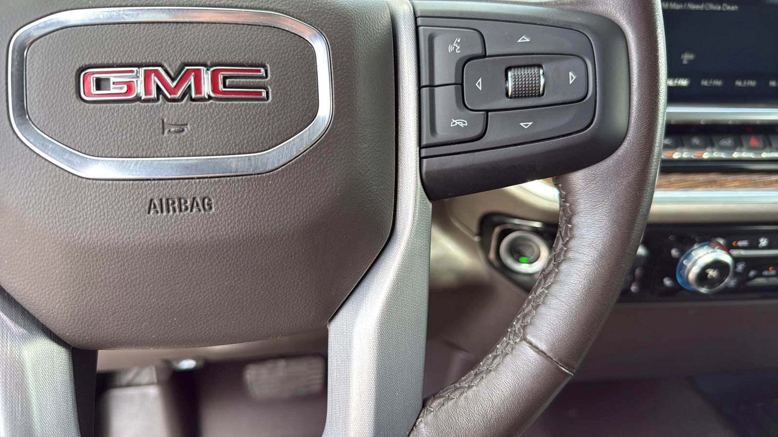 Used 2022 GMC Sierra 1500 SLE w/ Preferred Package AWD/4WD image 17
