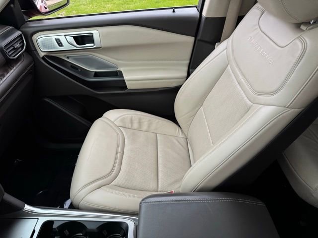 Certified 2020 Ford Explorer Platinum w/ Premium Technology Package AWD/4WD image 31