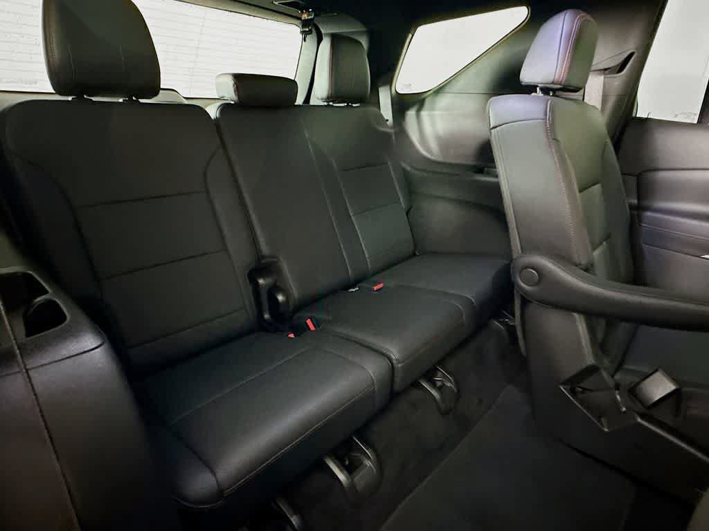 Used 2025 Chevrolet Traverse Z71 AWD/4WD image 30