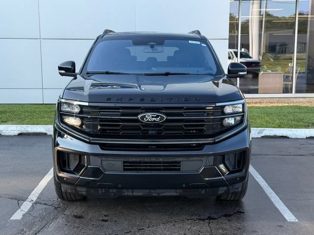 Certified 2025 Ford Expedition Platinum w/ Stealth Appearance Package AWD/4WD image 3