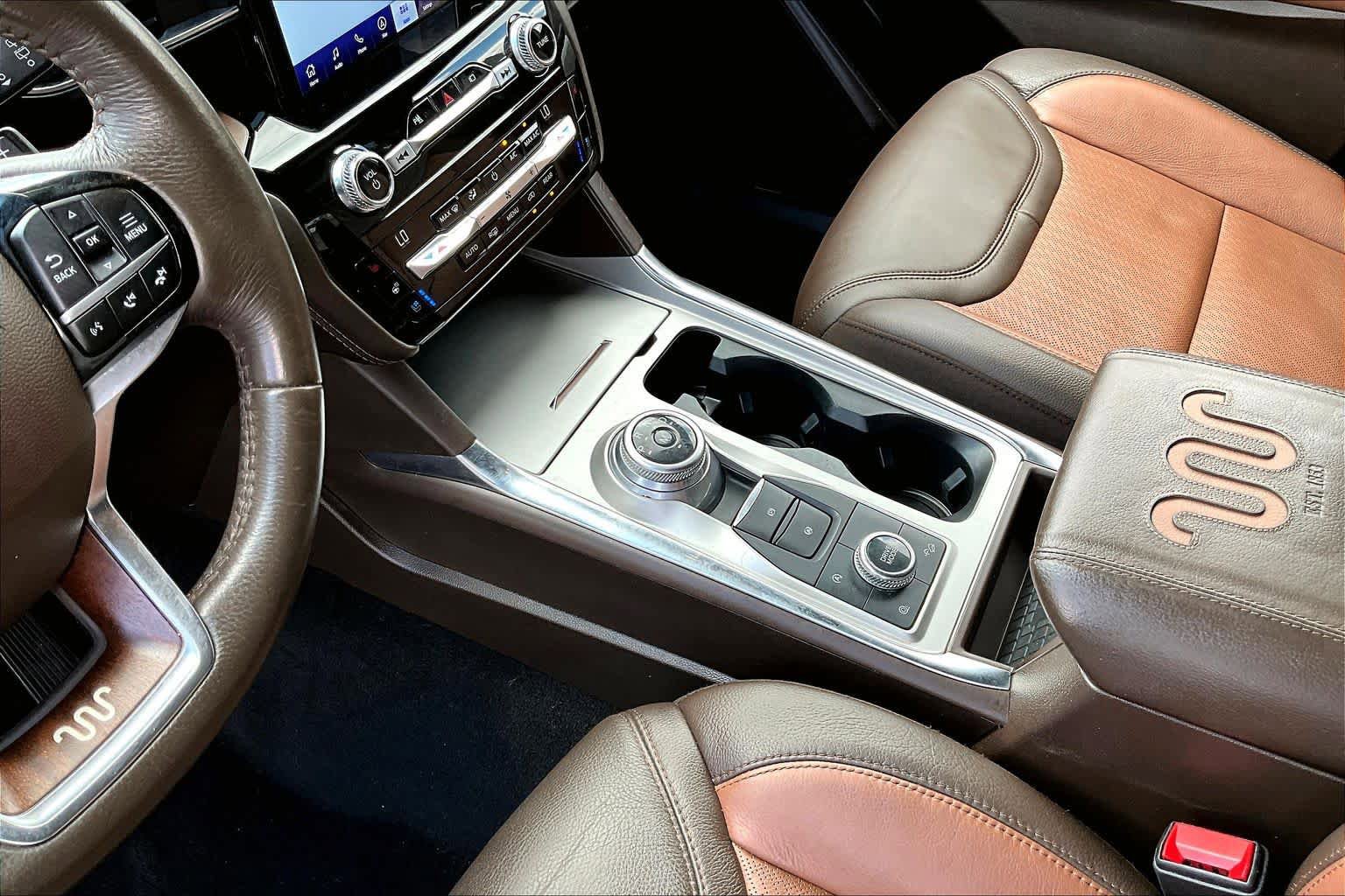Certified 2021 Ford Explorer King Ranch w/ Premium Technology Package AWD/4WD image 17