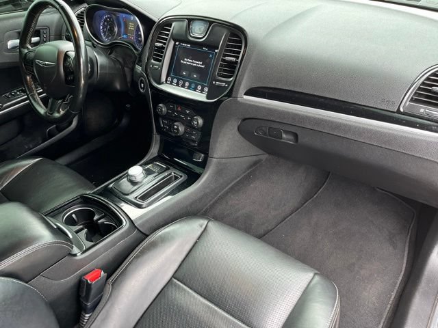 Used 2021 Chrysler 300 S w/ S Model Appearance Package RWD image 10