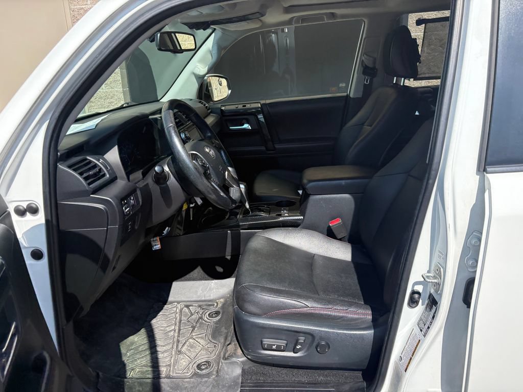 Used 2018 Toyota 4Runner SR5 AWD/4WD image 18
