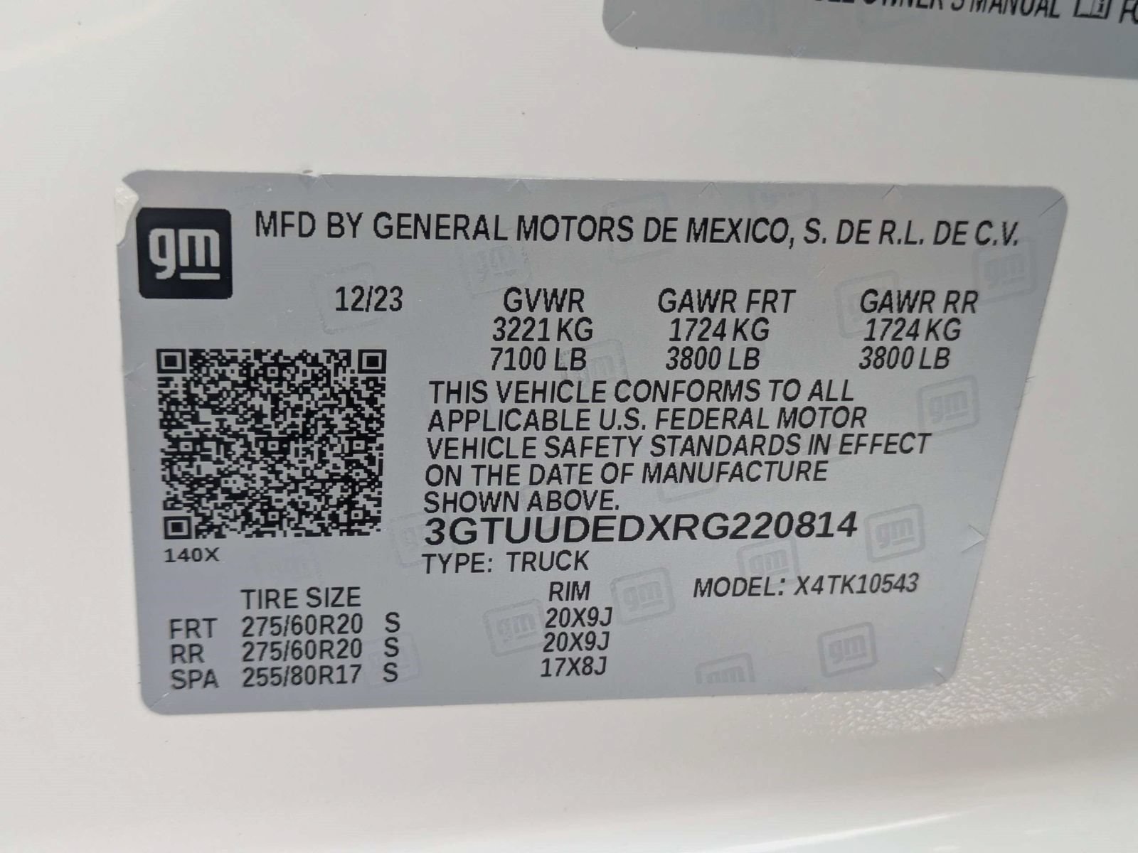 Used 2024 GMC Sierra 1500 SLT w/ SLT Premium Plus Package AWD/4WD image 16