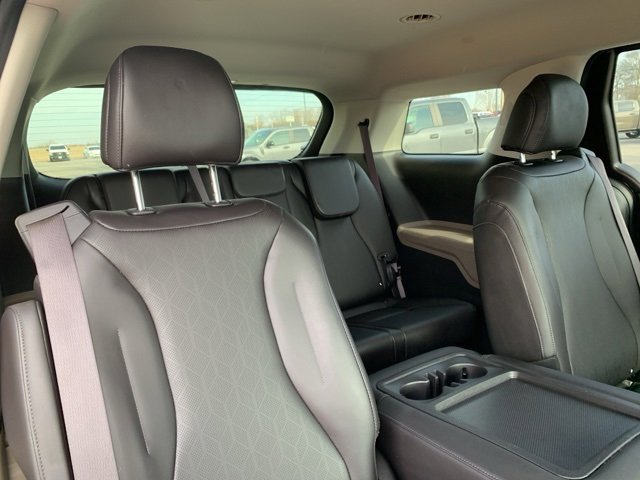 Used 2025 Kia Carnival image 18