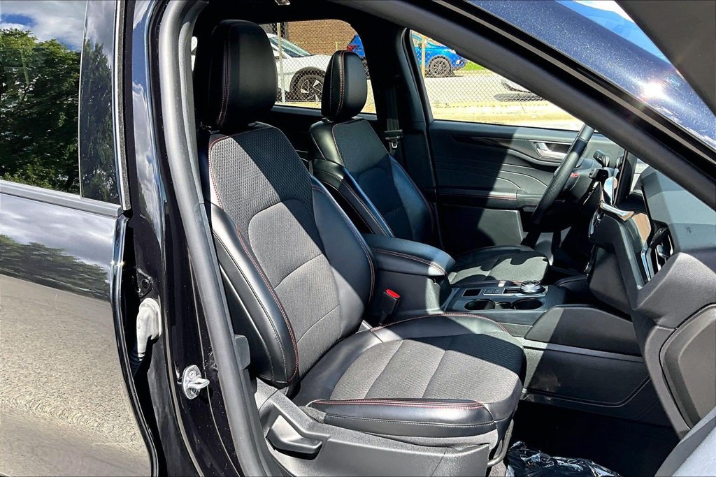 Certified 2024 Ford Escape ST-Line w/ Tech Pack #1 AWD/4WD image 7