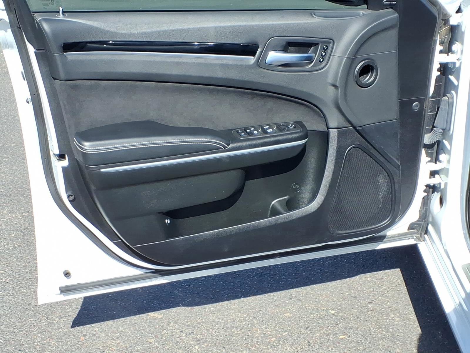 Used 2023 Chrysler 300 C image 19