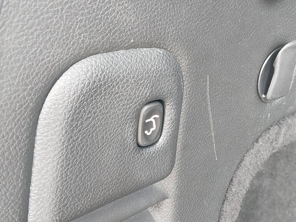 Used 2020 Jeep Grand Cherokee Overland AWD/4WD image 17