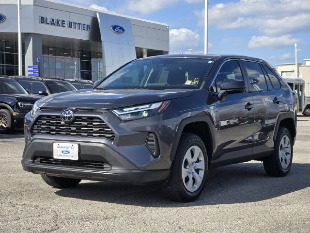 Used 2024 Toyota RAV4 LE FWD image 3
