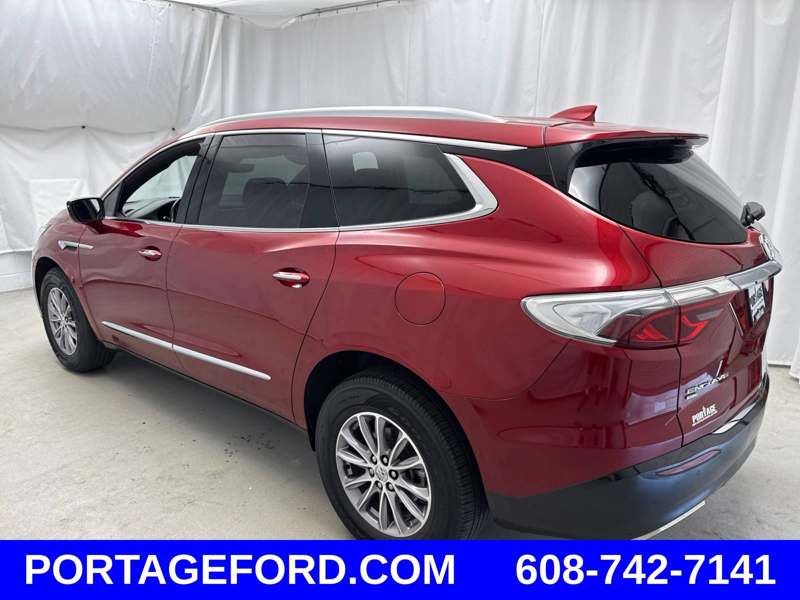 Used 2024 Buick Enclave Premium AWD/4WD image 4
